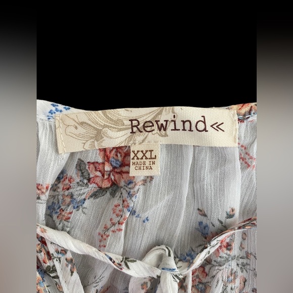 🔸SALE🔸 White Floral Blouse - Picture 3 of 5